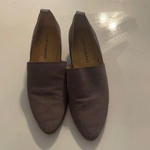 Lucky brand size 8 taupe/grey flats